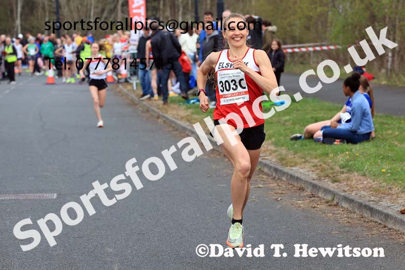 SSenior womens relay, 2025 Elswick Harriers Good Friday Road Relays, Newburn, Newcastle upon Tyne. Photo: David T. Hewitson/Sports for All Pics